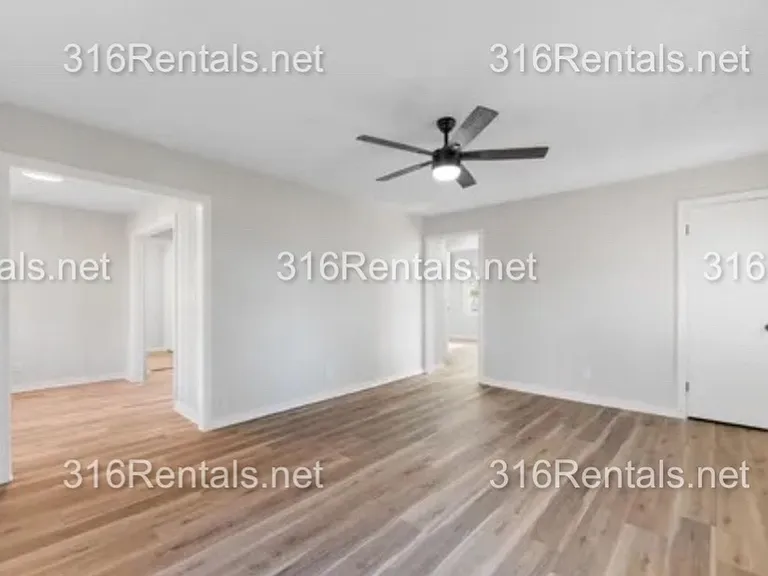 2116 S Mosley Ave — Photo 4