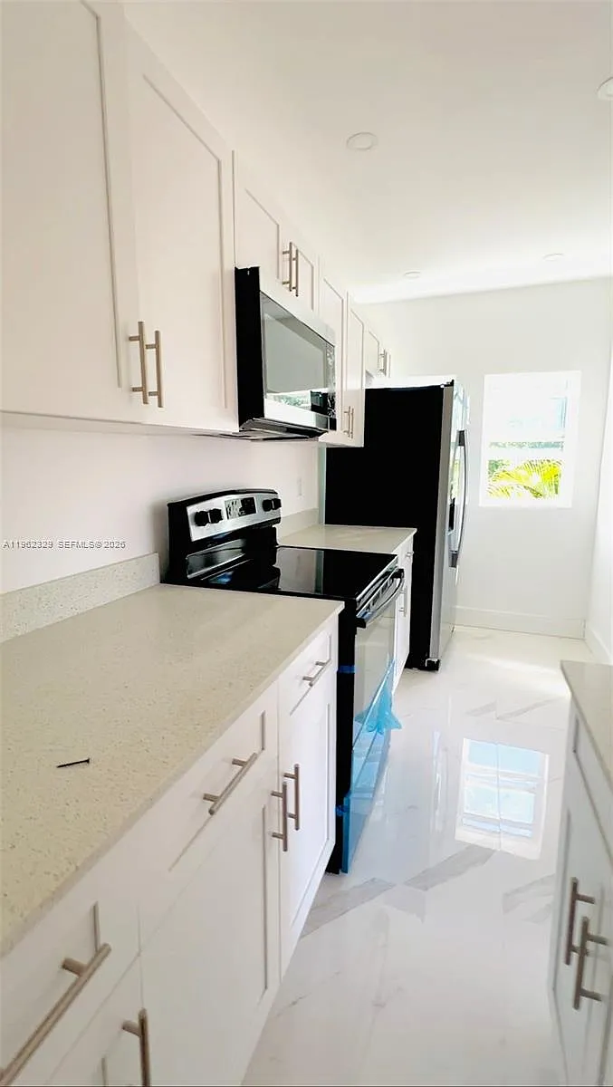 Building Photo - 1015 S 17th Ave #11