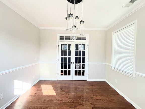 3rd image of 3801 Bonnecrest Ln