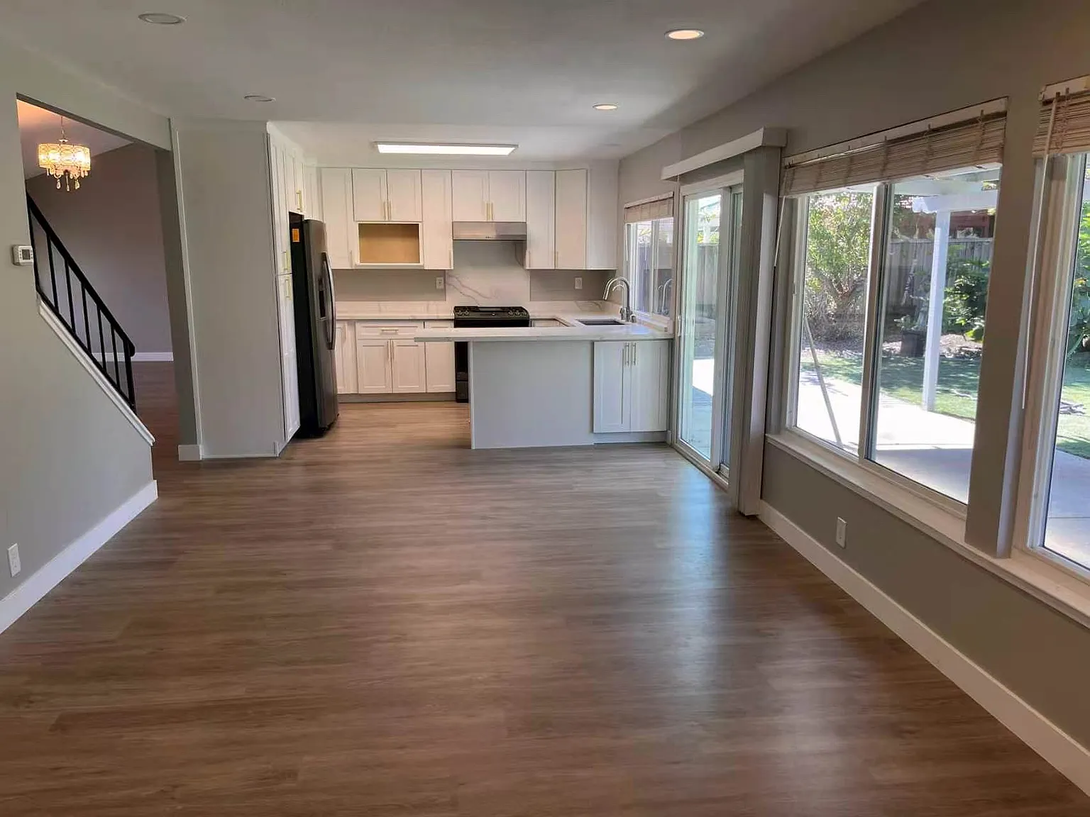 4 bed, 2.5 bath, 1880 sqft, $4,800 — Photo 2