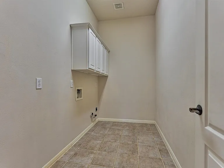 6615 Haughton Dr — Photo 30