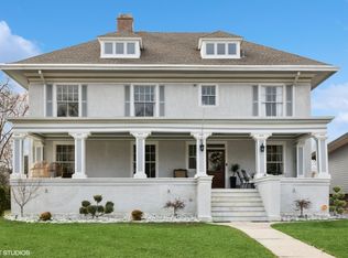 130 Michaux Rd, Riverside, IL 60546