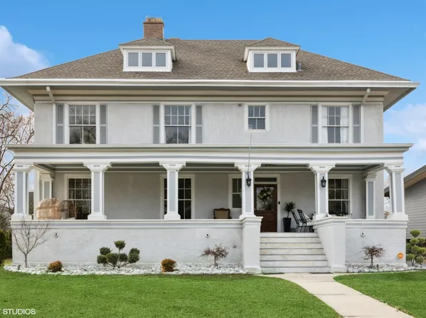 130 Michaux Rd, Riverside, IL 60546