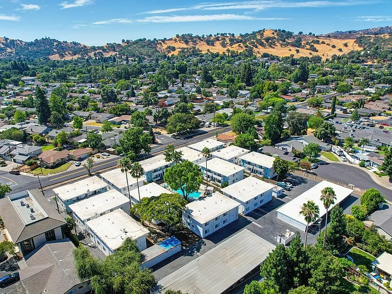The Camellia on Buck | Exterior