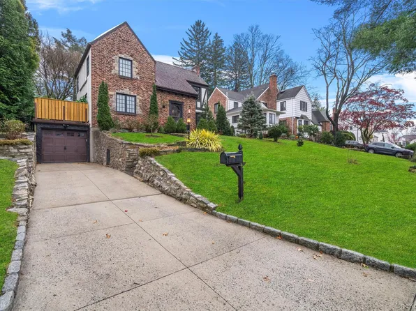 20 Whistler Road, Scarsdale, NY 10583