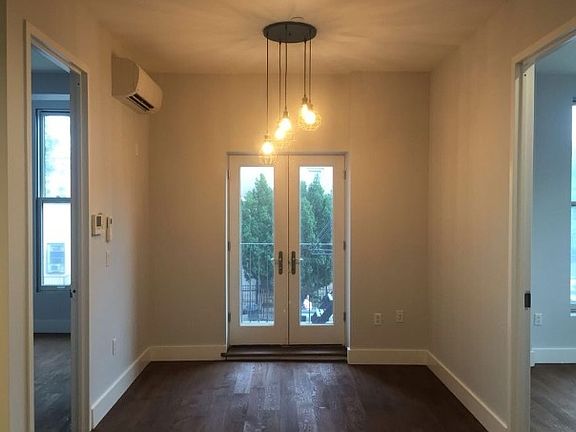 5th image of 131 Tompkins Ave #2LZ