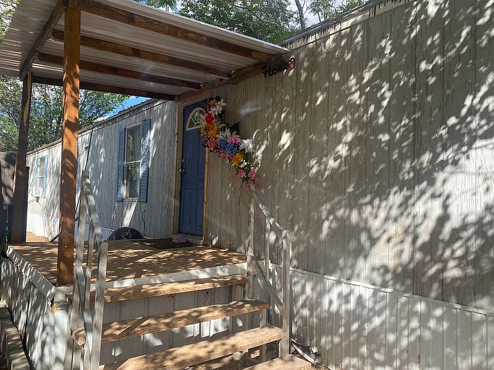 2nd image of 1520 Murphy Ln