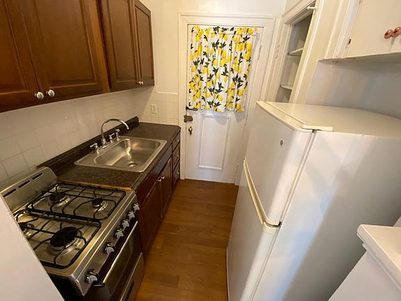 5th image of 902 Hinman Ave #2D