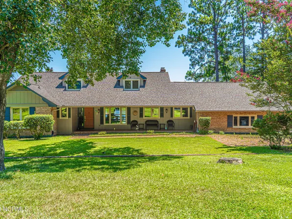 216 Pine Ridge Drive, Whispering Pines, NC 28327