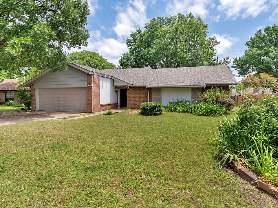 1st image of 2009 Oak Creek Dr