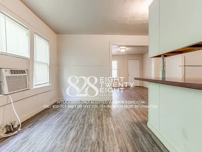 320 Castro St — Photo 24
