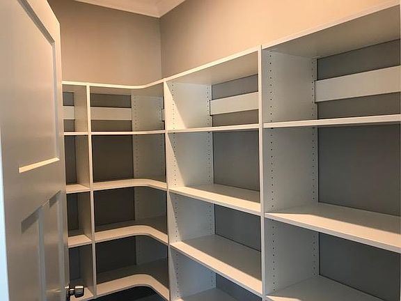 4th image of 1066 Canterbury Ln
