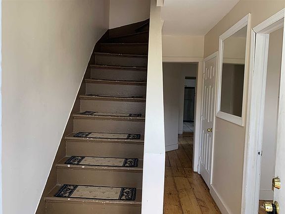3rd image of 130 Verplanck Ave