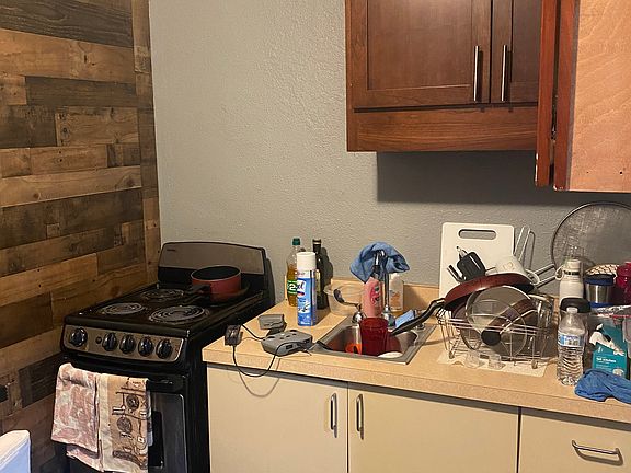 5th image of 447 W 18th St #2