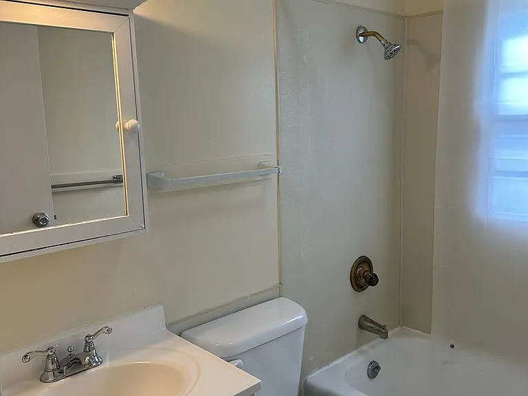 1718 Avenue D — Photo 7
