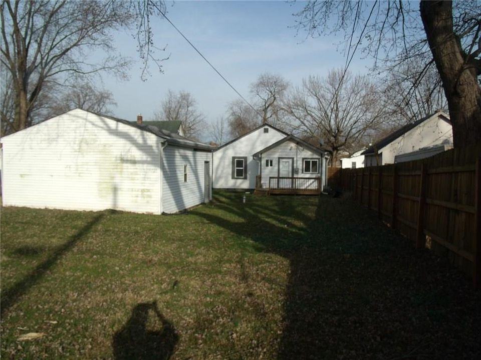 2nd image of 636 S Lyons Ave