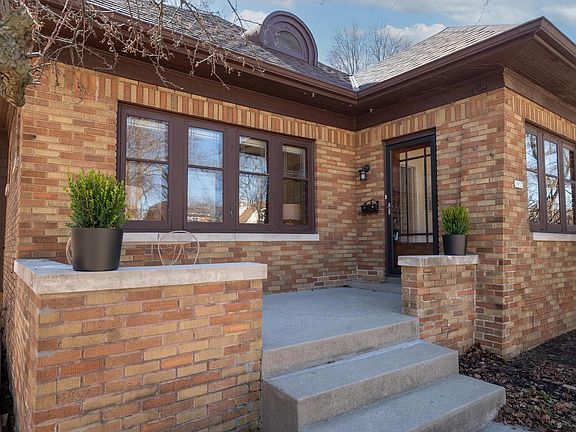 3rd image of 1913 East Beverly ROAD