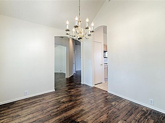 5th image of 4729 Holly Berry Dr