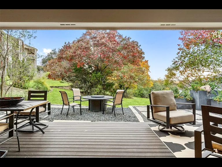 303 Golf Crest Ln — Photo 16
