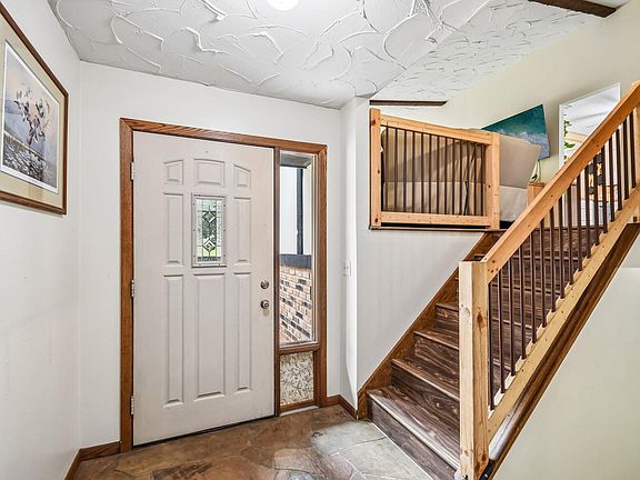3rd image of 1921 194th Ave NE