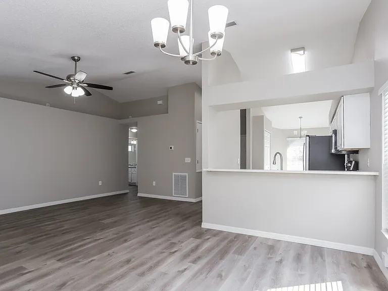 1217 Etchfield Cir — Photo 4