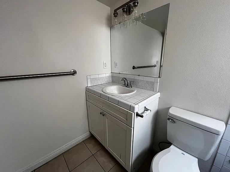 1300 Edgewood Way — Photo 7