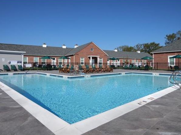 Fairfield Townhomes at Islip | 75 Circle Dr, Central Islip, NY