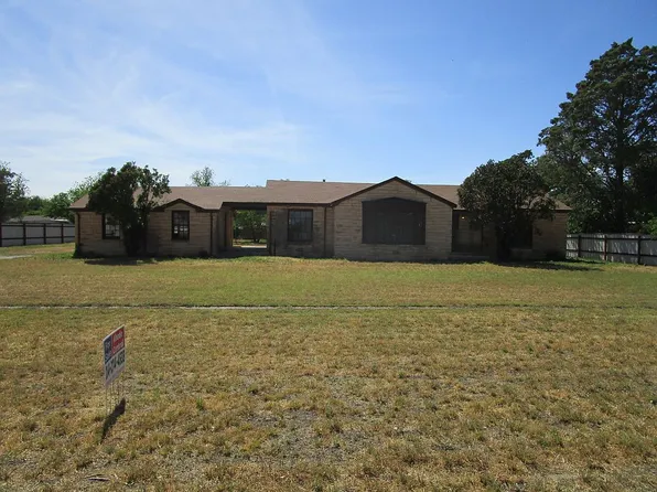 311 N 13th Ave, Munday, TX 76371