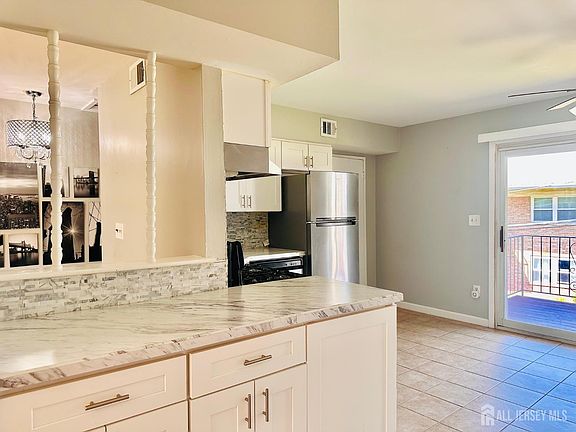 3rd image of 32 Judson St APT 12B