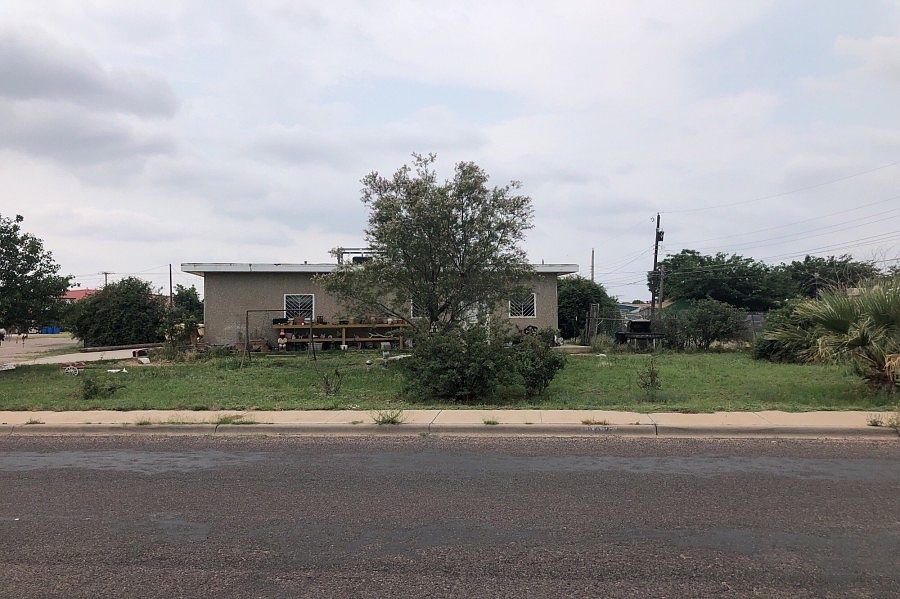 1st image of 807 W 33rd St
