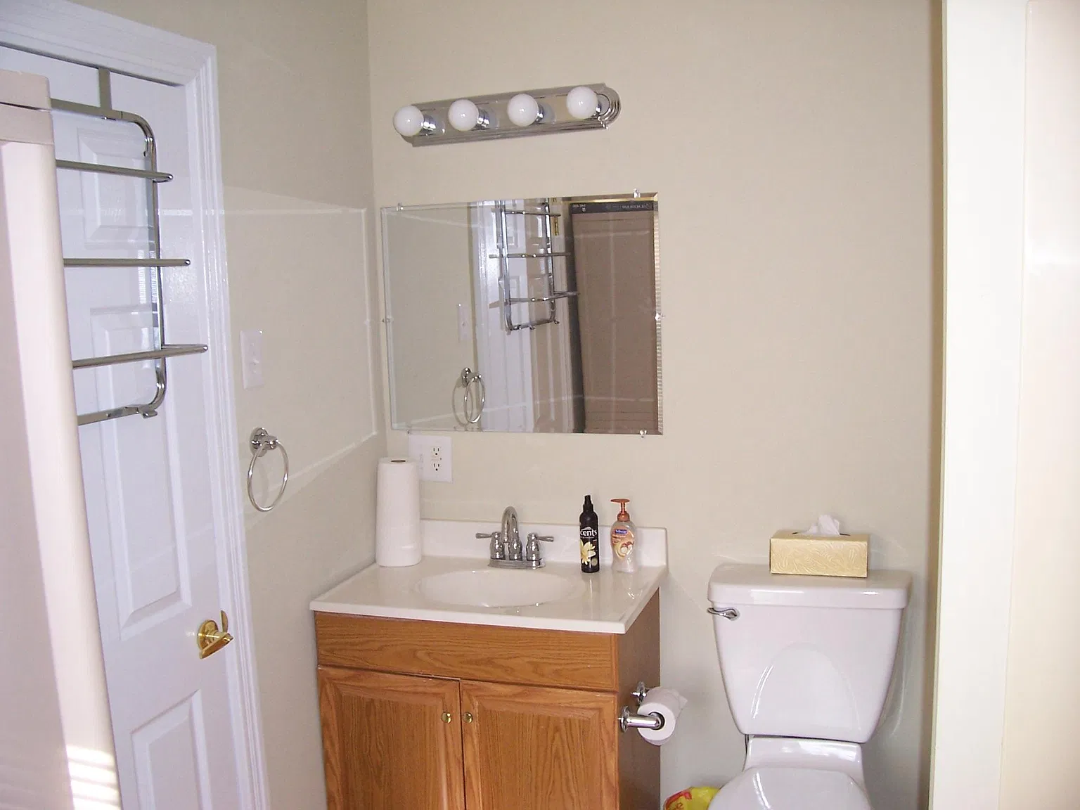 2 bed, 900 sqft, $1,600 — Photo 3