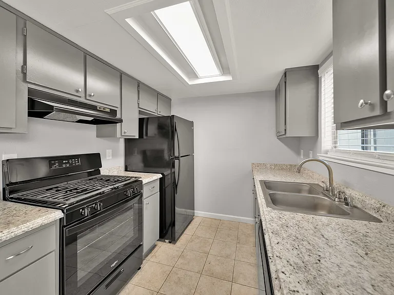 Heather Ridge Apartments — Photo 7