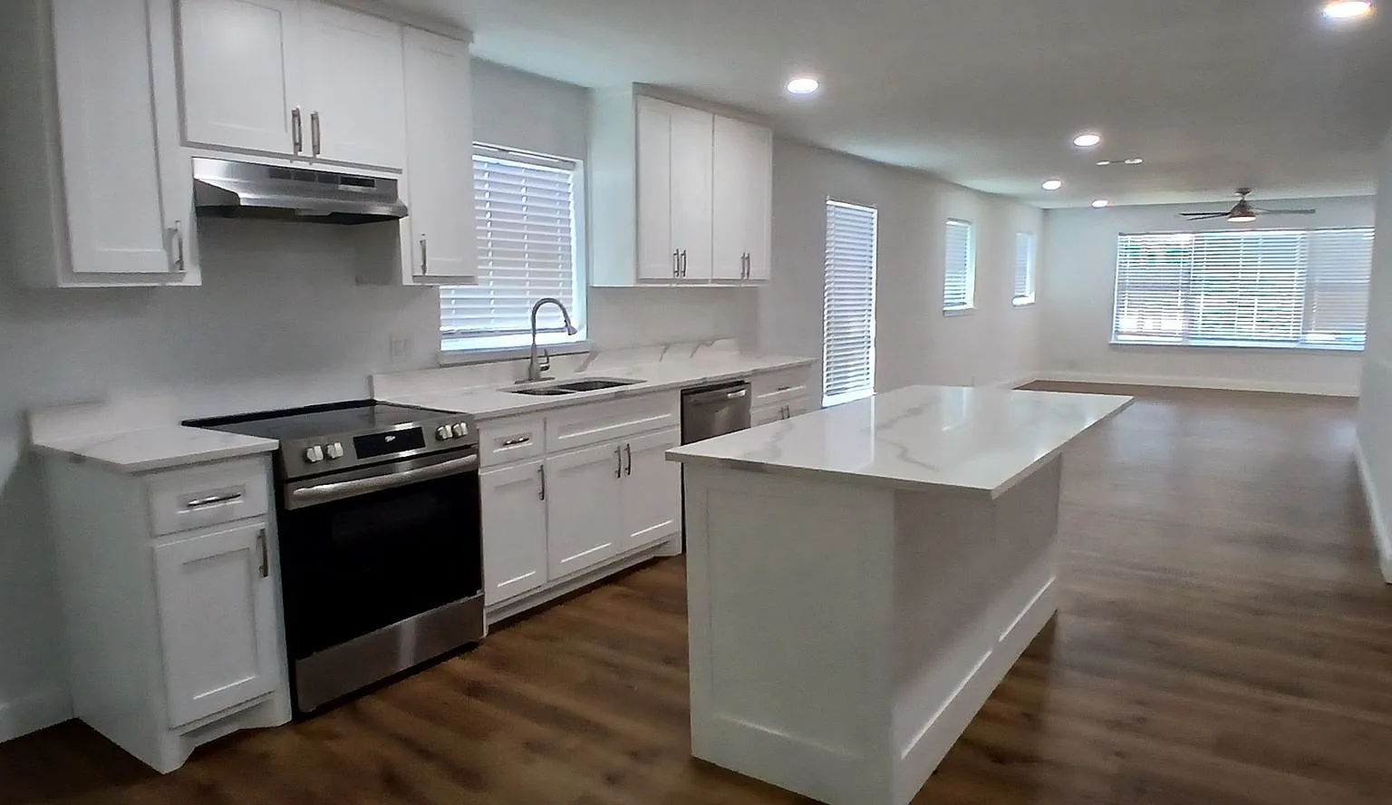 3-Bedroom, 2 Bath Single Home for Rent in Fort Worth, TX | Cozy fireplace & Modern Kitchen — Photo 4