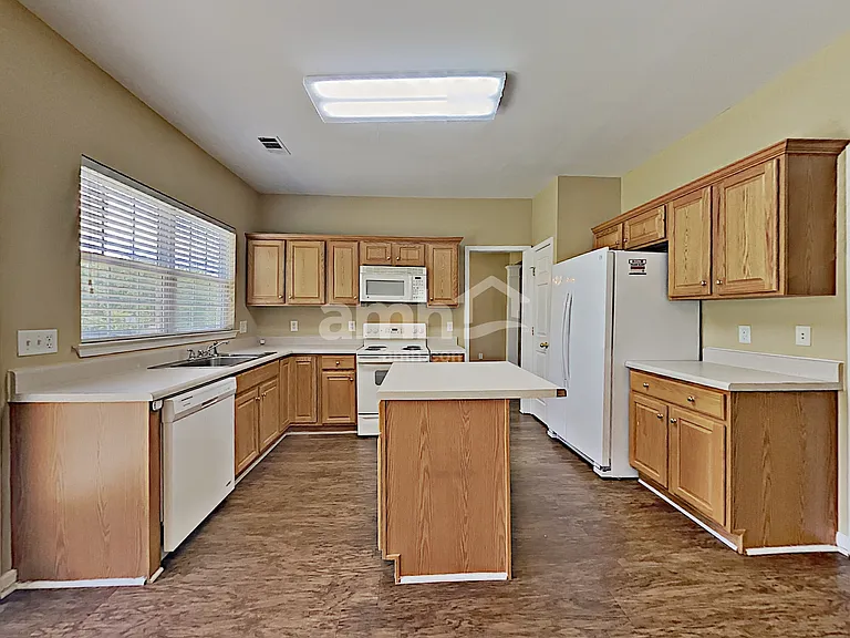 2251 Monthemer Cv — Photo 4