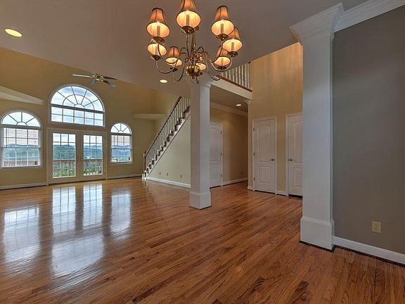 5th image of 216 Briarfield Dr