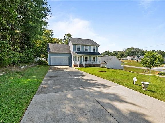 3rd image of 168 Forest Park Dr