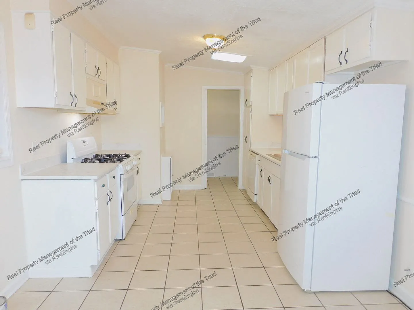 3 bed, 2.0 bath, 1248 sqft, $1,595 — Photo 3