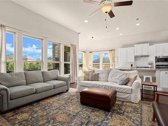5th image of 676 Catalina Ln