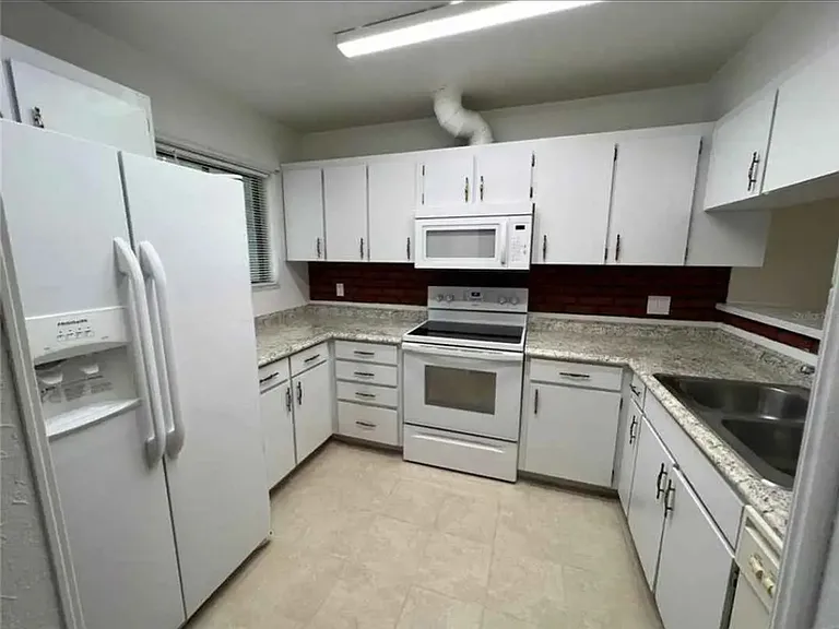 42 Saint Andrews Ct — Photo 4