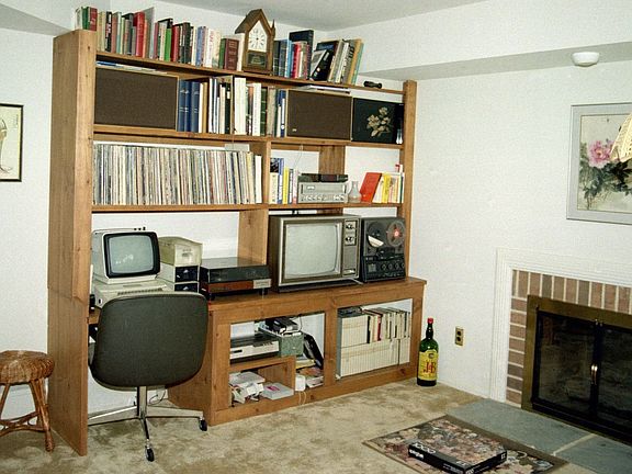 Den with built-ins constructed in 1983 - no idea if they still exist!