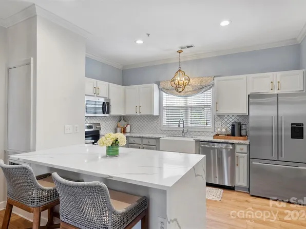 3921 Arbor Ln, Charlotte, NC 28209