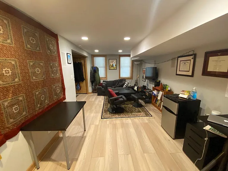 1326 W Barry Ave #G — Photo 6