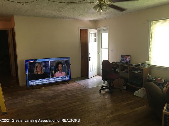 4th image of 325 Winifred Ave