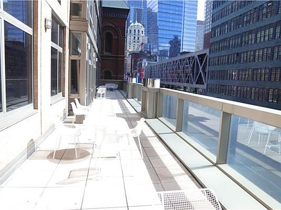 4th image of 350 W 43rd St APT 19B