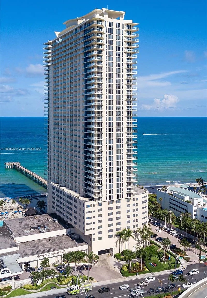 La Perla Condo — Photo 1