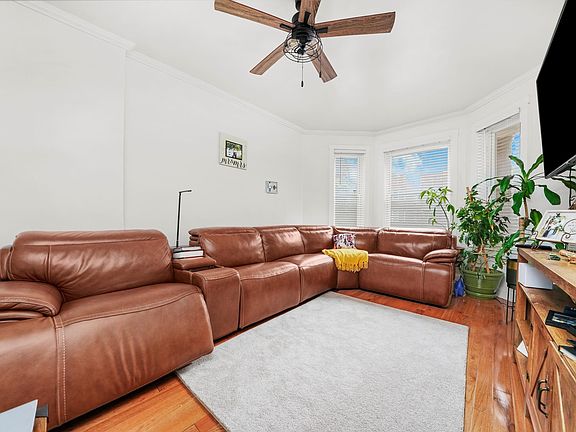 5th image of 1516 E 74th Pl