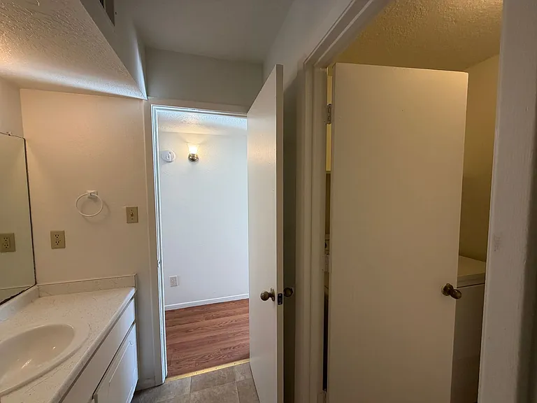 8444 Spain Rd NE — Photo 15