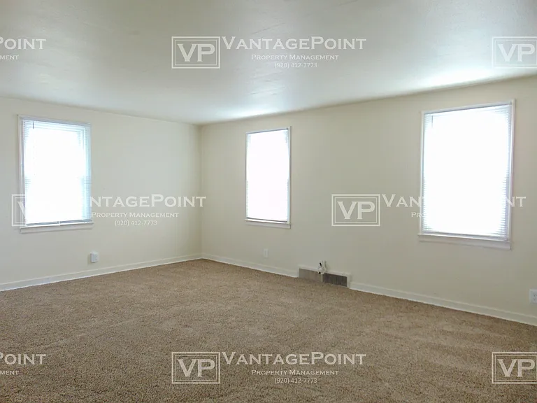 1146 E Walnut St #C — Photo 6