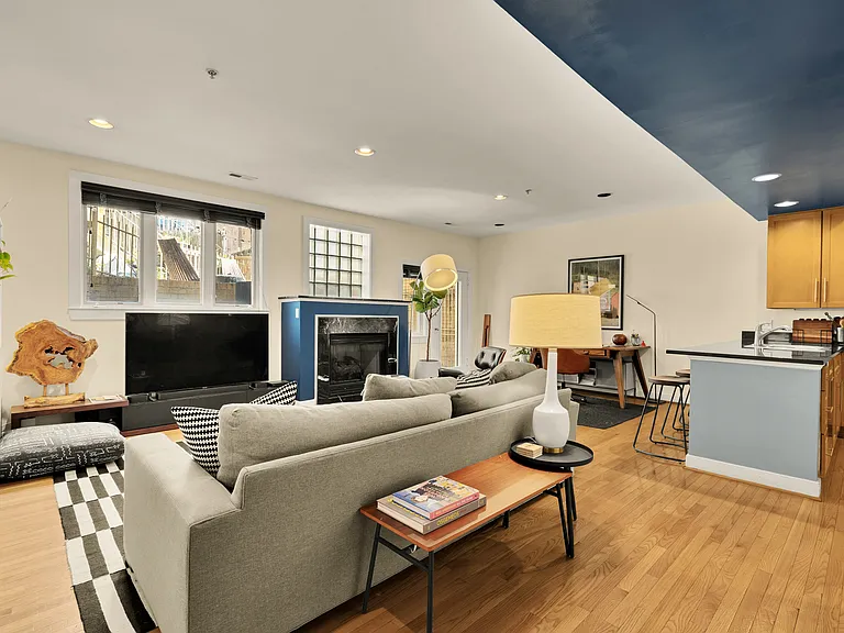 2363 Champlain St NW #3 — Photo 6