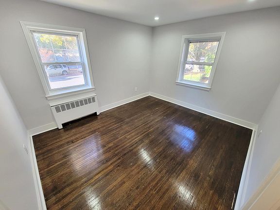 2nd image of 12 Beaumont Pl APT 1M